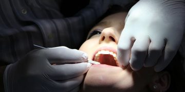 Dental Implant Care Tips – How to Brush Your Teeth Properly to Avoid Implants